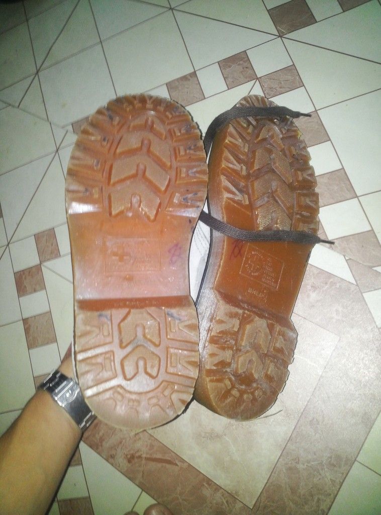 Dọn Nhà Xác Sống HTC One V, Sony Zylo, giày giá rẻ - 5