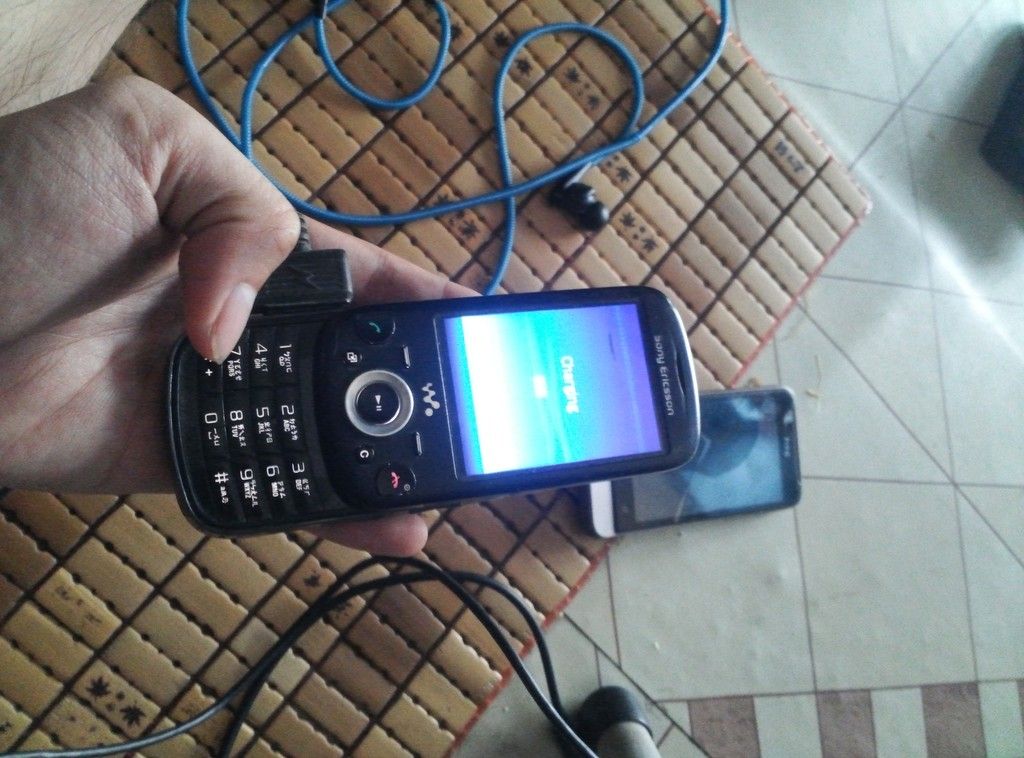 Dọn Nhà Xác Sống HTC One V, Sony Zylo, giày giá rẻ