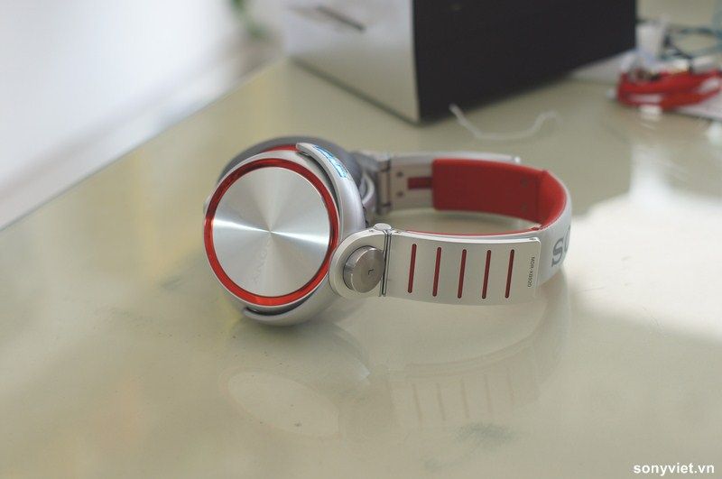 MDR-XB920
