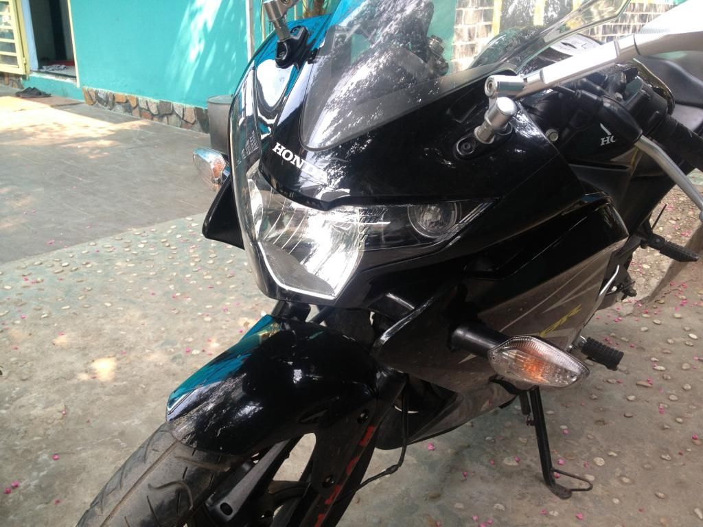 Cầm đồ thanh lí Honda CBR 150i  Fi màu đen,xe đẹp 95% . ODO: 16.000 ĐK 2011 - 3