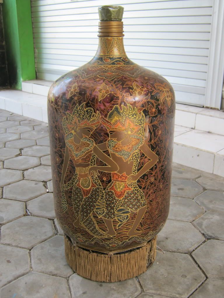 Lukisan kaca tema wayang Lukisan kaca tema wayang
