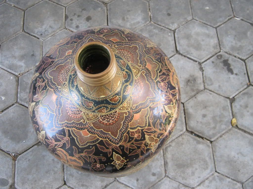 guci kaca di lukis tangan tema wayang guci kaca di lukis tangan tema wayang